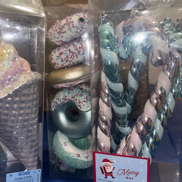 Christmas Pastel Ornaments - Picture 4 of 7